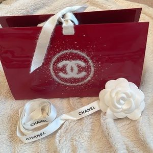 CHANEL sturdy shopping bag . Can be used as storage for accessories/ decoration